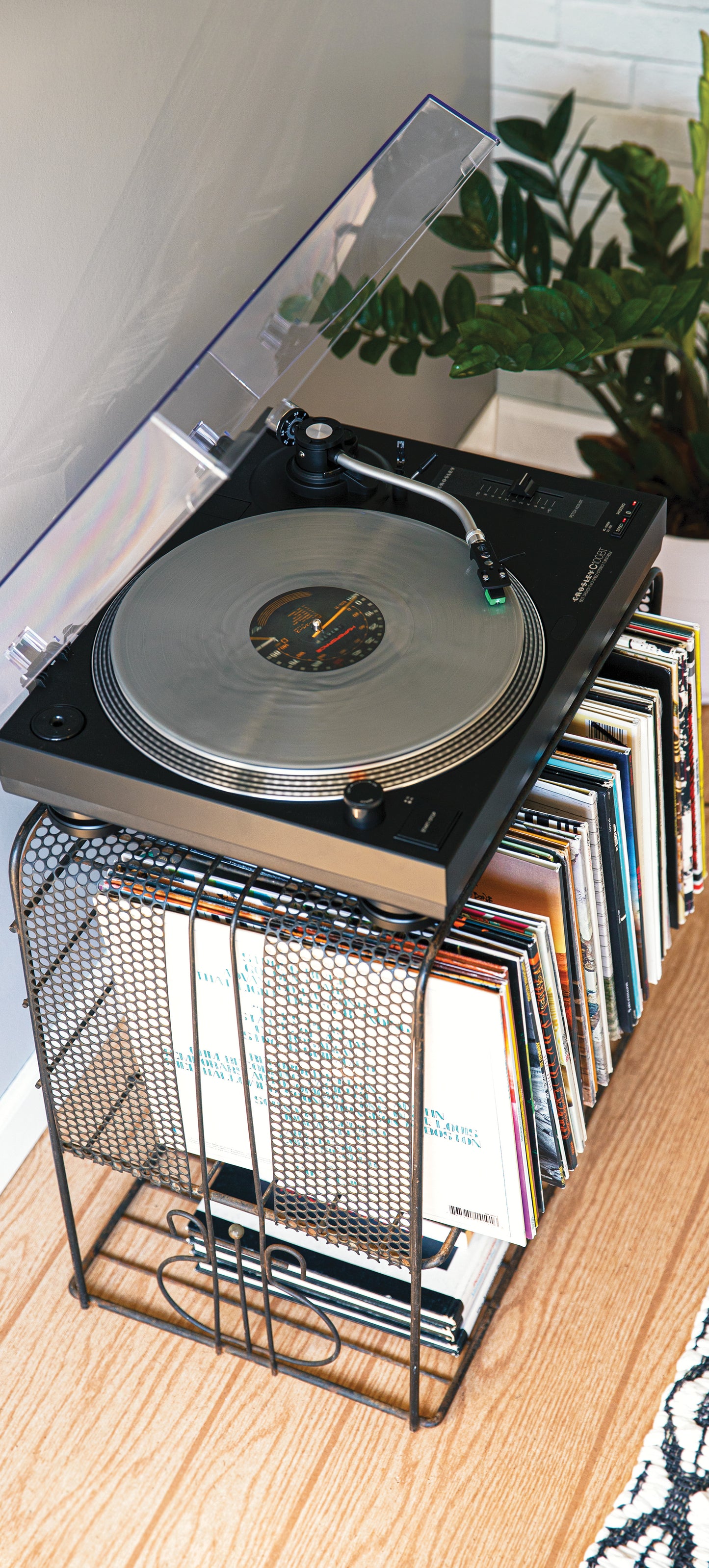 C100BT Turntable (Black)