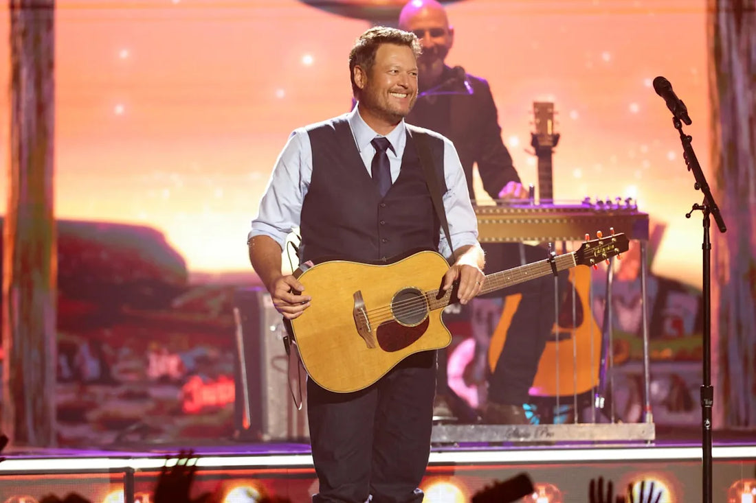 Blake Shelton Pays Tribute to the Late Don Schlitz by Leading ‘The Gambler’ Singalong at ACM Awards