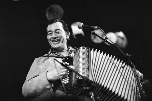 Hooshmand Aghili, Iranian Singer of ‘Farda To Miayee,’ Dies at 88