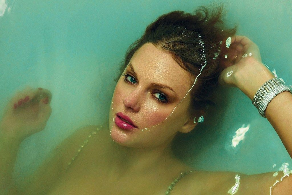 Taylor Swift's 'The Life of a Showgirl' Holds Steady at No. 1 on UK Charts for Sixth Consecutive Week