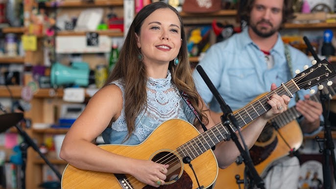 Sierra Hull Mesmerises in Intimate Desk Performance