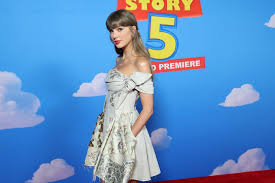 Taylor Swift Hits the Red Carpet for ‘Toy Story 5’ L.A. Premiere: See Photos
