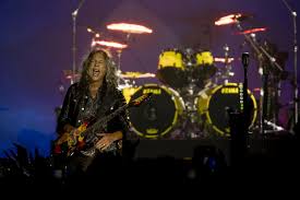 Kirk Hammett Takes a Tumble Into the Dublin Crowd During ‘Seek & Destroy’