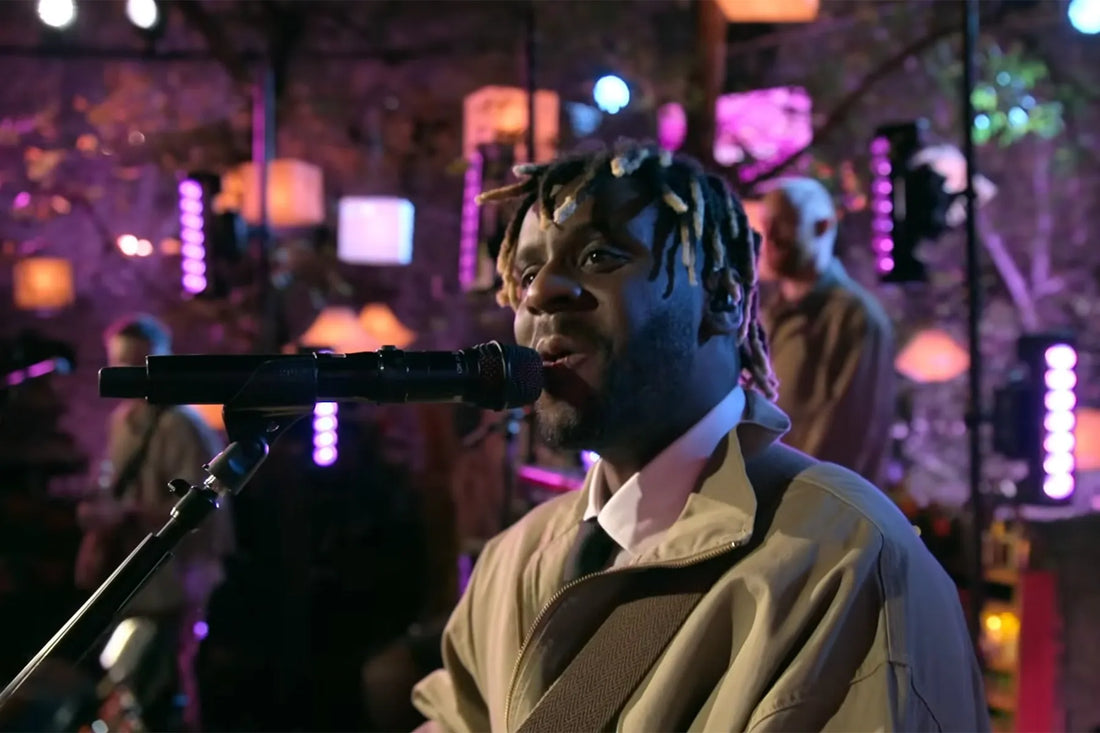 Myles Smith Performs ‘Nice to Meet You’ on ‘Love Is Blind’ Reunion