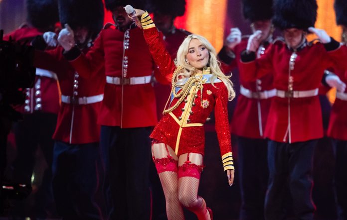 Sabrina Carpenter Joins Duran Duran for ‘Hungry Like the Wolf’ Performance