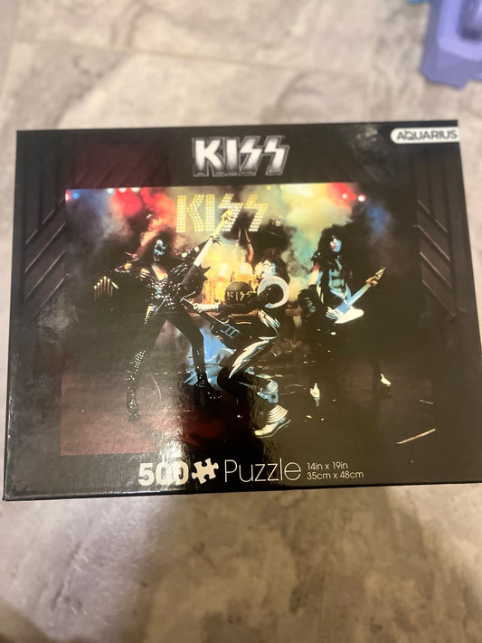 Kiss 500 Piece Jigsaw Puzzle