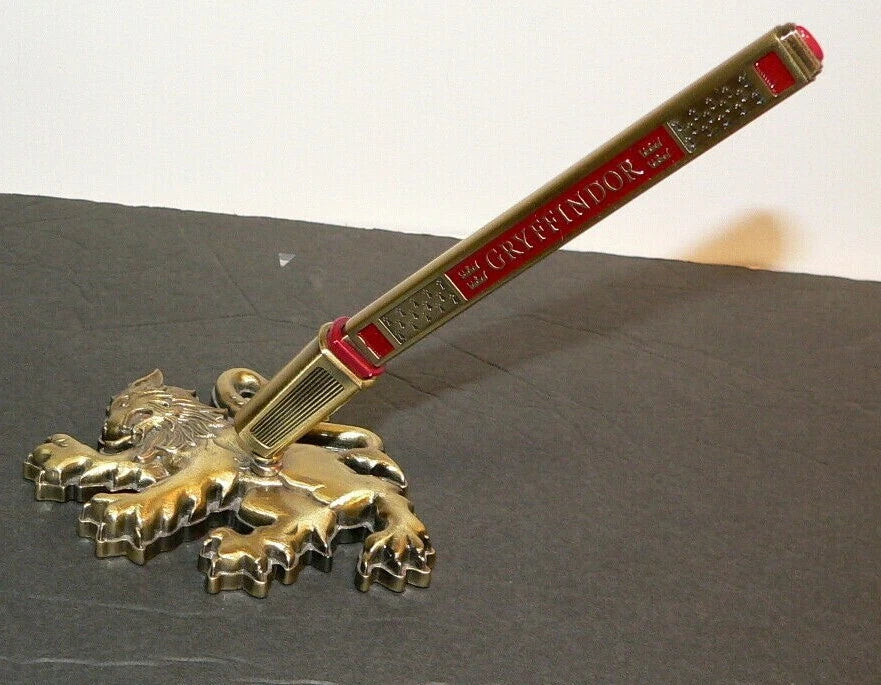 HP- Gryffindor House Pen and Desk Stand