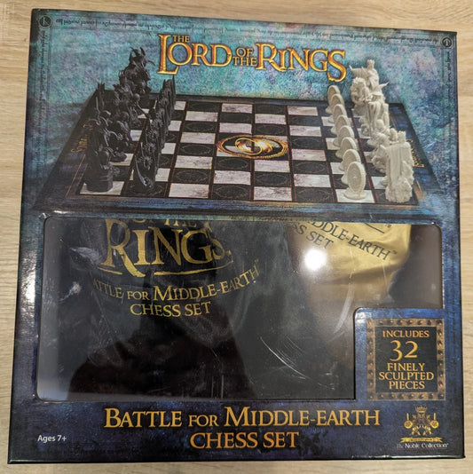 Battle For Middle Earth Chess Set
