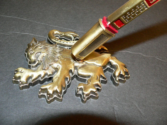 HP- Gryffindor House Pen and Desk Stand